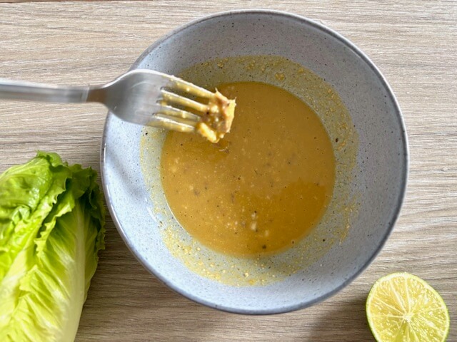 Finished Caesar salad dressing