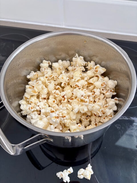 Cooked popcorn