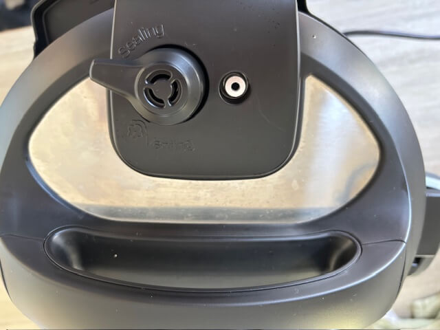 Valve set to Sealing on lid